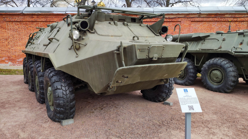 Советская бронемашина БТР-60 на выставке в Кронштадте