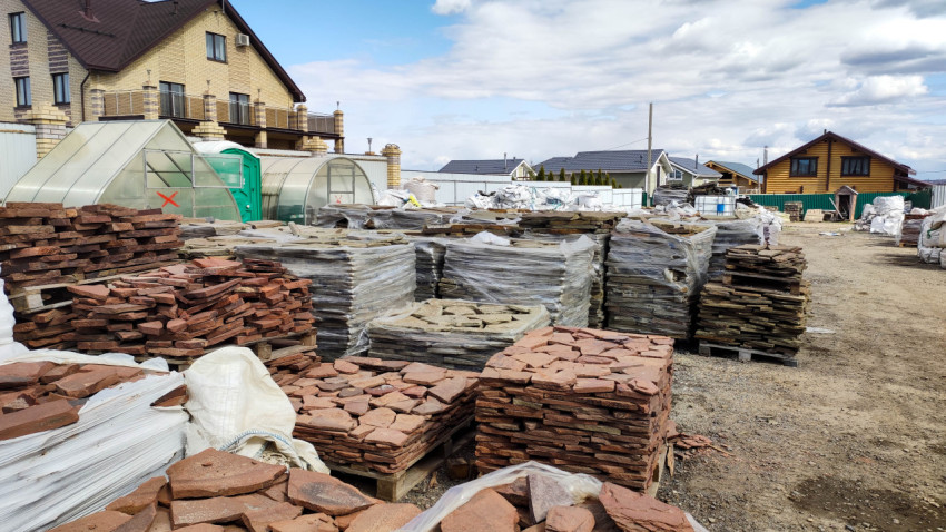 Образцы каменных уличных плит на продаже