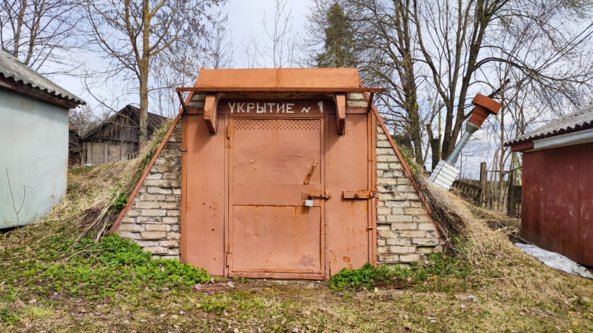 Подземное бомбоубежище рядом с деревней