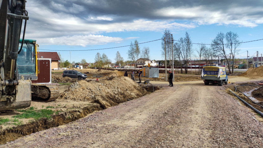 Прокладка инженерных сетей в загородном посёлке весной