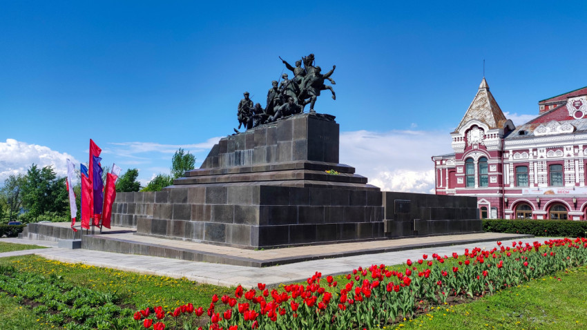 Памятник Чапаеву в Самаре