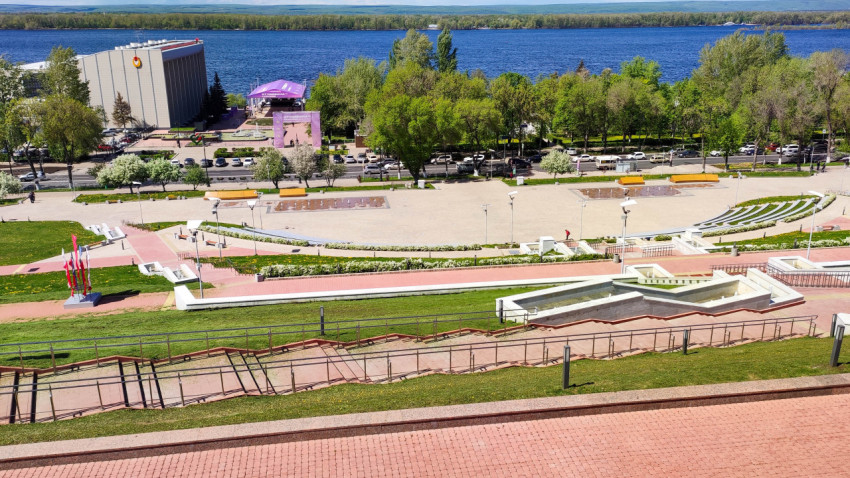 Амфитеатр на Площади Славы в Самаре у Волги