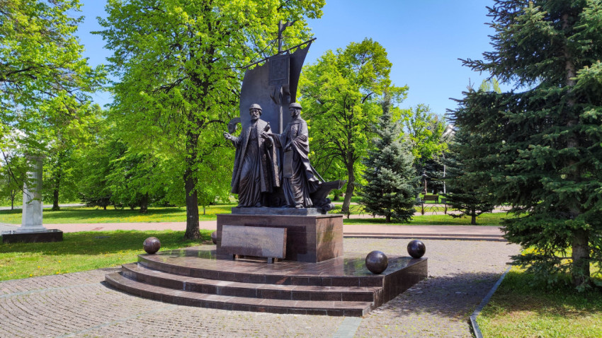 Памятник Петру и Февронии в Самаре