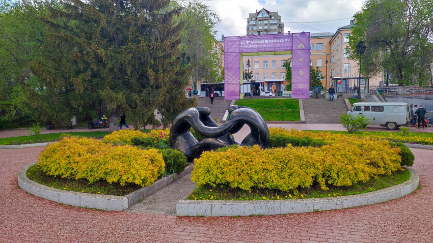 Скульптура Колыбель человечества в Самаре