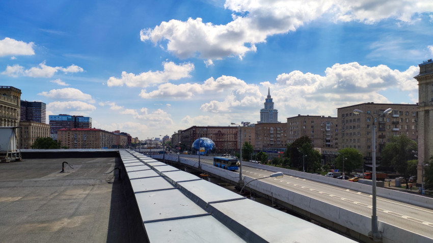 Красивая панорама города с крыши