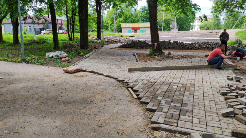 Укладка плитки в парке