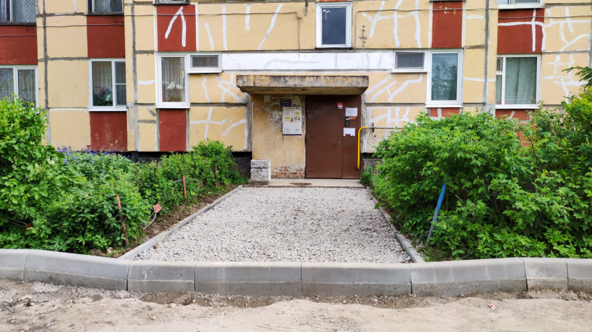 Благоустройство входа в подъезд жилого дома