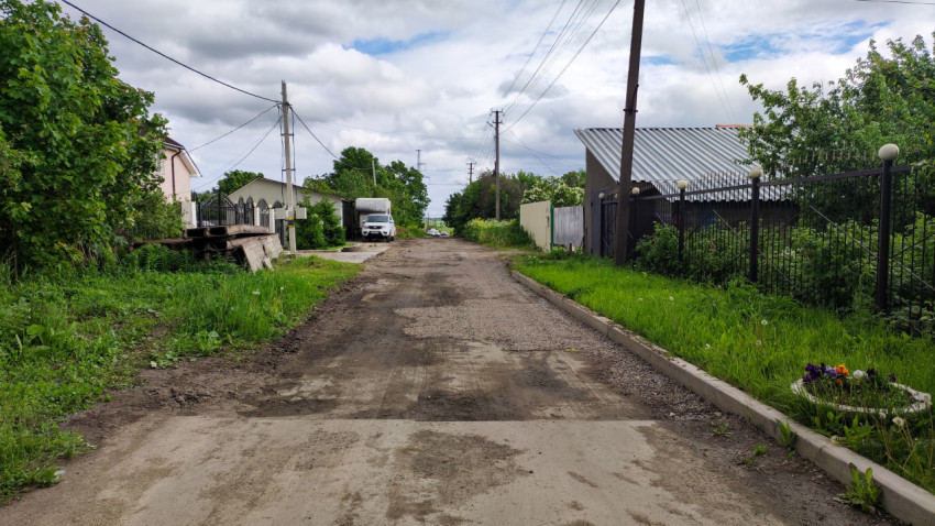 Подготовка дороги для асфальтирования в поселке