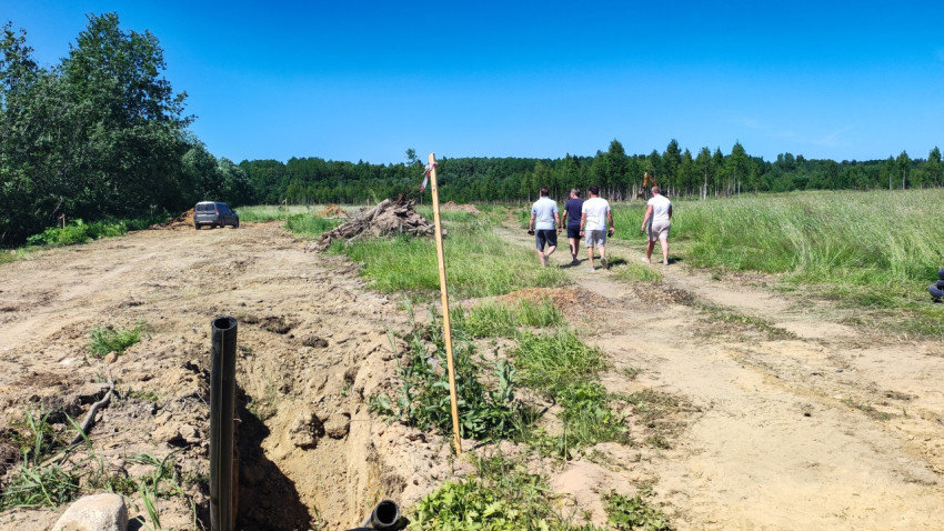 Укладка трубопроводов в лесистой местности летом