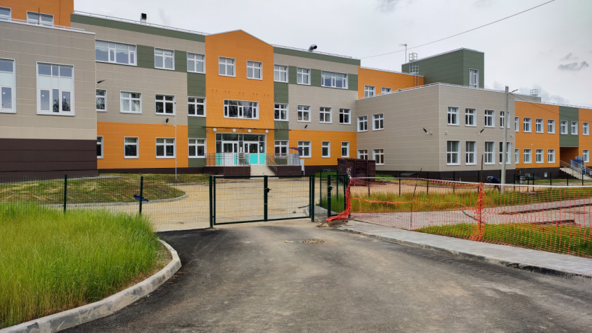 Новая школа в деревне Осельки, Ленинградская область