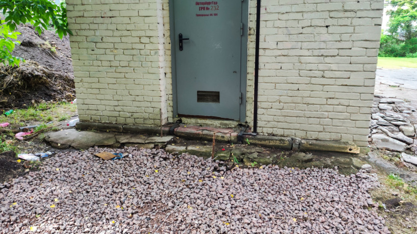 Подход из щебня к газовому контрольному пункту