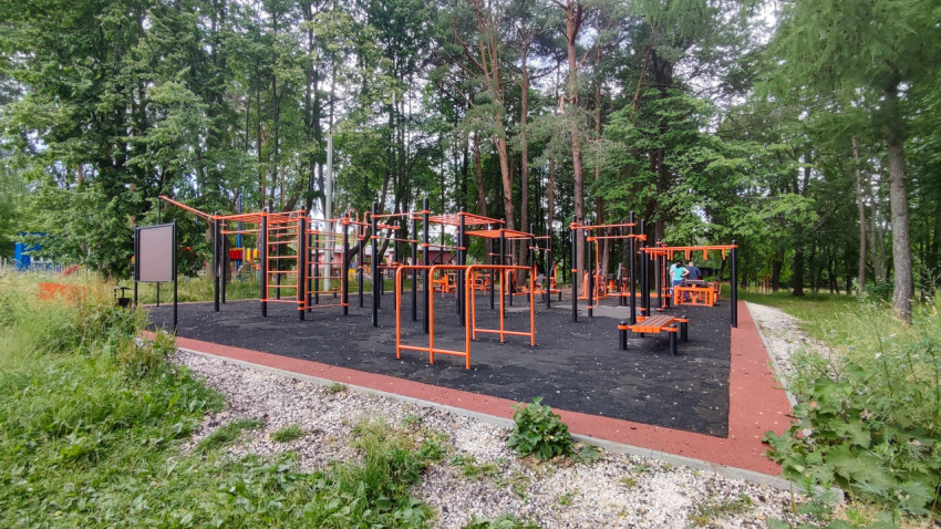 В парке появилась новая спортивная площадка