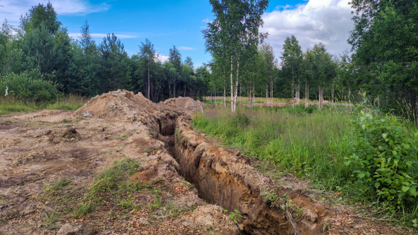 Прокладка инженерных коммуникаций в лесной местности летом