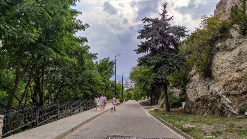 Прогулочная тропа у подножия Машука в Пятигорске