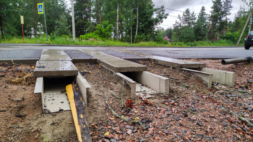 Система удаления воды с дороги в лесном районе