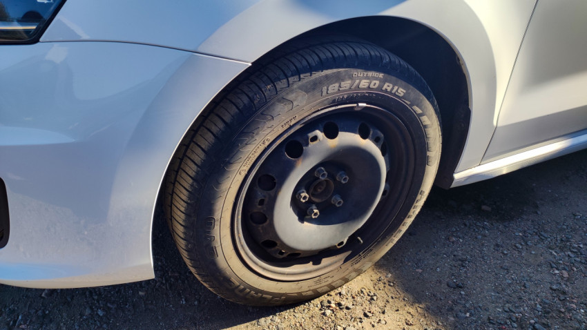 Автомобильное колесо Volkswagen Polo с шиной и диском