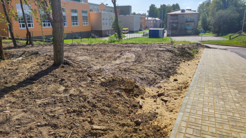 Участок земли возле дороги после завершения строительства