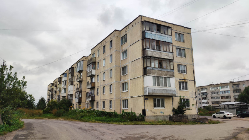 Многоквартирный дом в провинциальном городе