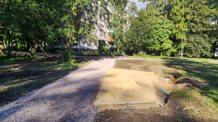 Строительство пешеходной дорожки возле жилого дома