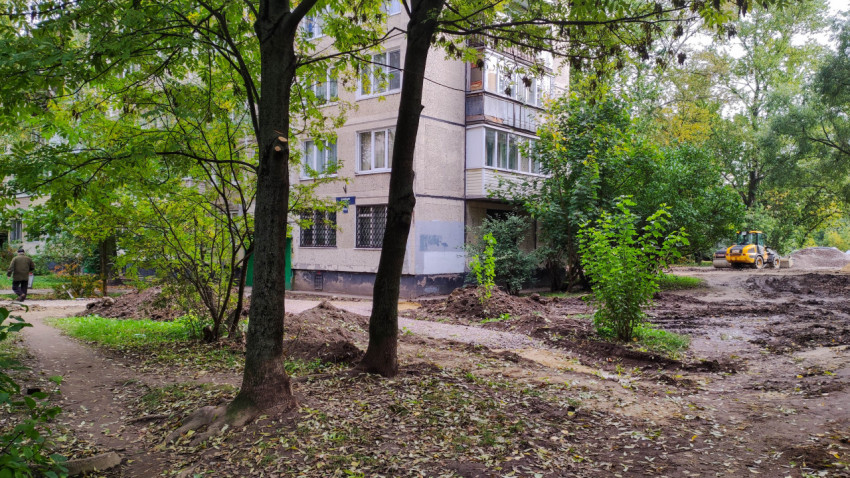 Благоустройство дворовой территории: подготовка основания под дорожку