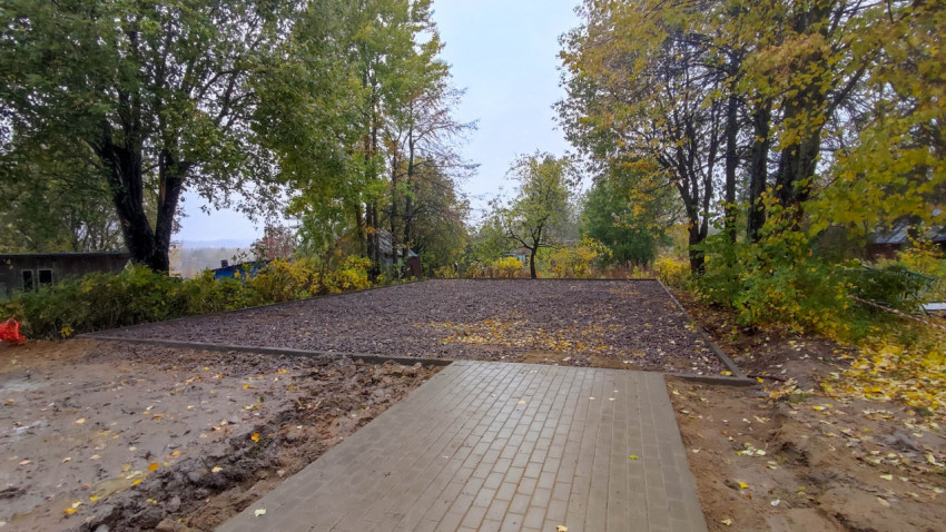 Подготовка основания для новой площадки в парке