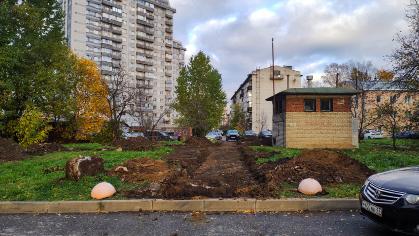 Подготовка основания для пешеходной дорожки во дворе