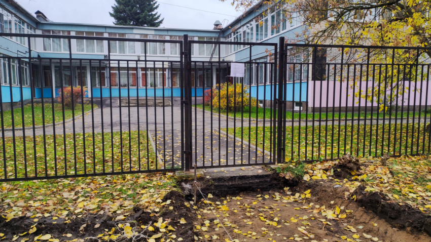 Подготовка к обустройству входа на территорию школы