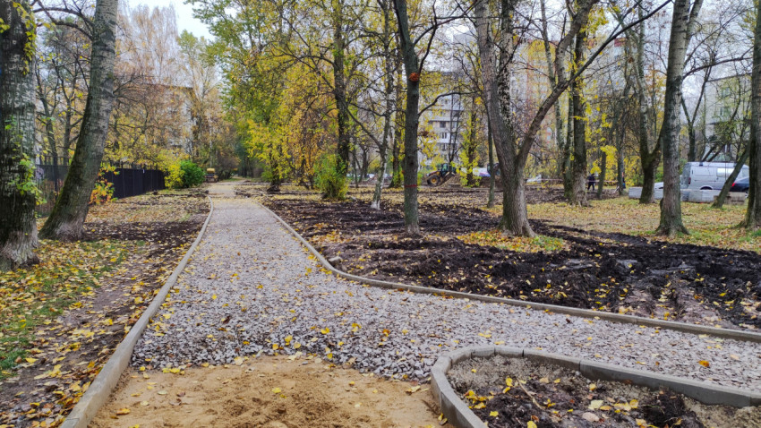 Укладка щебёночного основания пешеходной дорожки