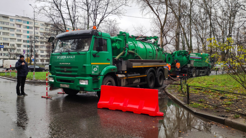 Аварийные работы водоканала с использованием специализированной техники