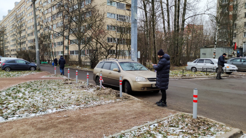 Антипарковочные столбики на придомовой территории