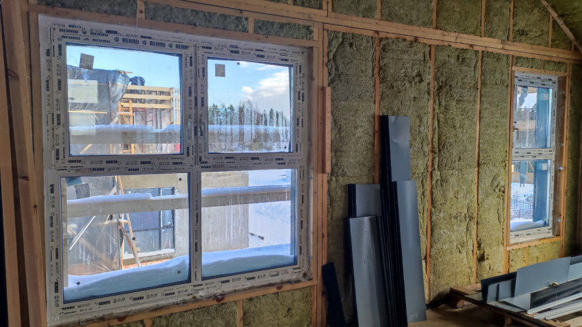 Окна Rehau с монтажной пеной и защитной плёнкой