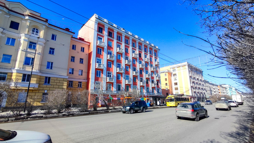 Архитектурный ансамбль с капитанским домом на проспекте Ленина в Мурманске