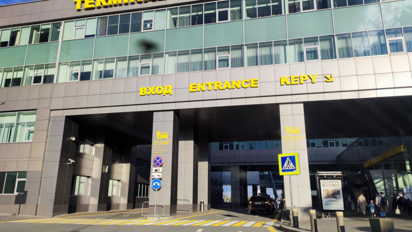 Вход в терминал 1 аэропорта Казани