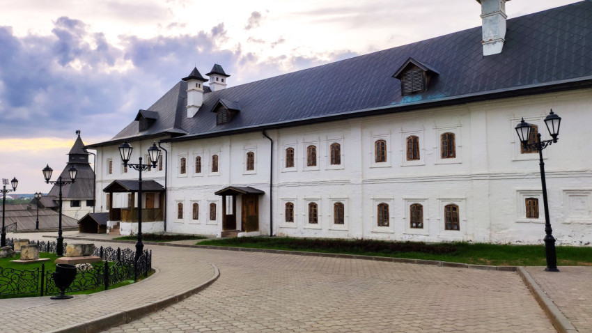 Историческое здание Братского корпуса в Казанском Кремле