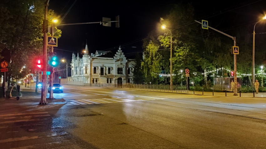 Ночной вид на улицу Габдуллы Тукая и особняк Шамиля в Казани