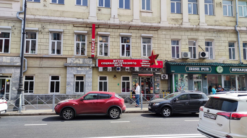 Вход в Музей социалистического быта на улице Университетской в Казани