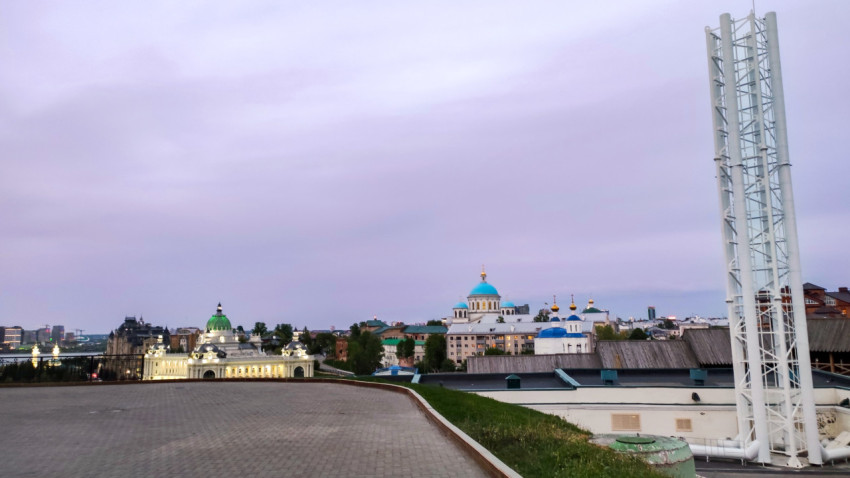 Панорамный вид с Казанского кремля на купола и дворец земледельцев