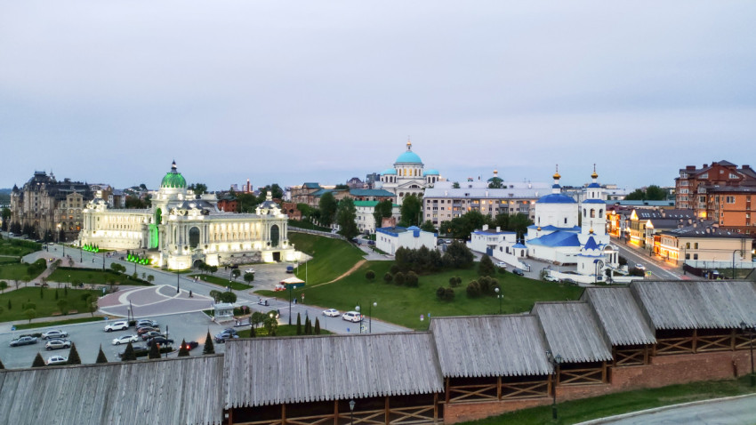 Архитектурный ансамбль Казани с Дворцом земледельцев и храмами