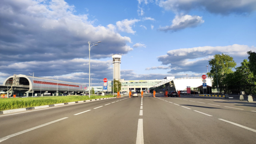 Подъезд к терминалу 1 аэропорта Казани