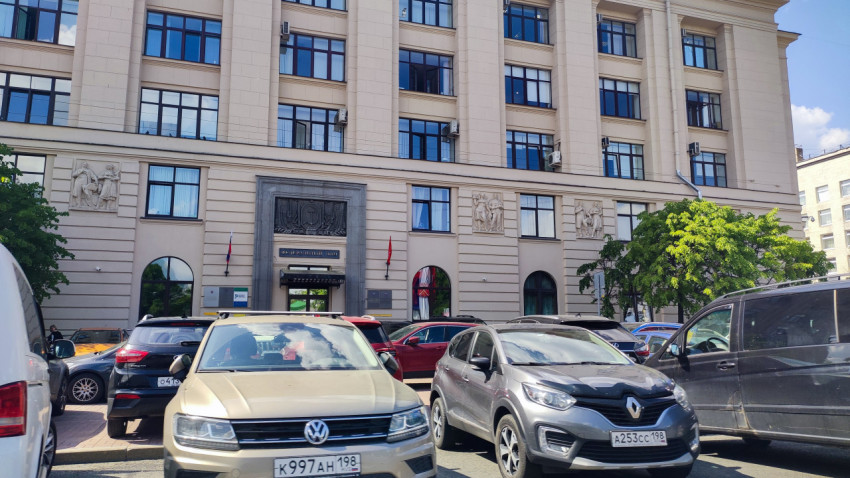 Федеральный дом в Санкт-Петербурге, вид с парковки