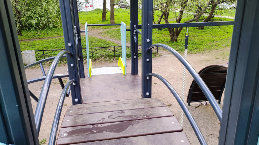 Площадка с выходом на детскую горку