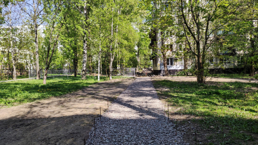 Участок благоустройства с щебёночным основанием дорожки