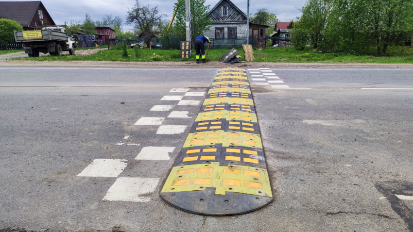 Лежачий полицейский в жилом секторе