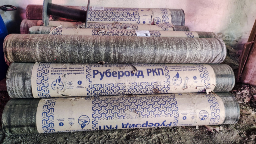 Рулоны рубероида РКП крупным планом