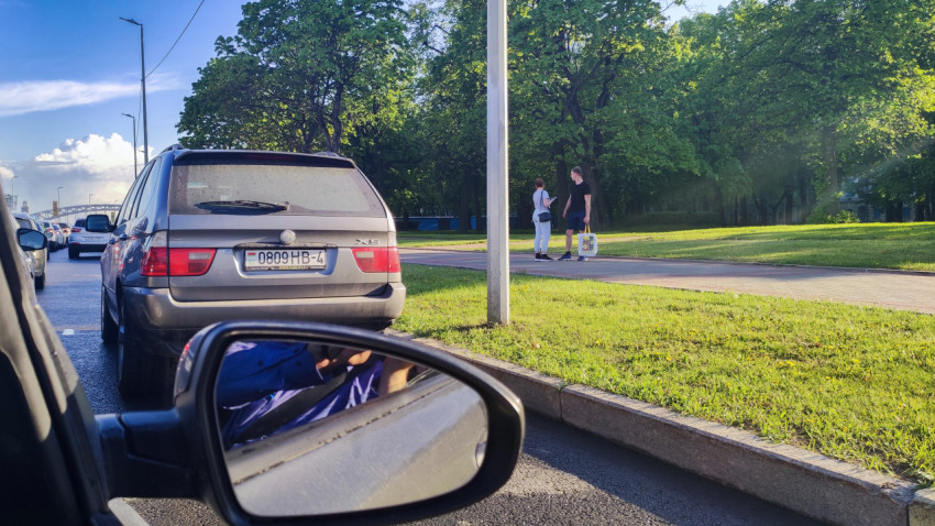 Автомобиль с белорусскими номерами на улице Санкт-Петербурга