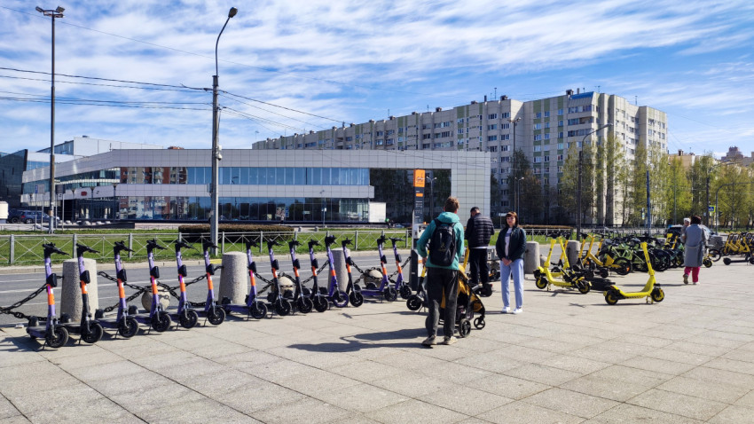 Прокат электросамокатов на городской площади