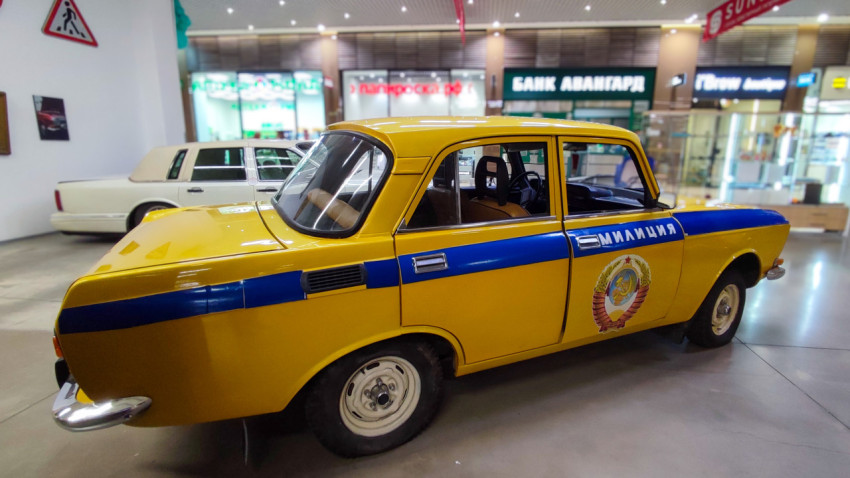 Москвич-2140 в окраске милиции СССР, вид сбоку