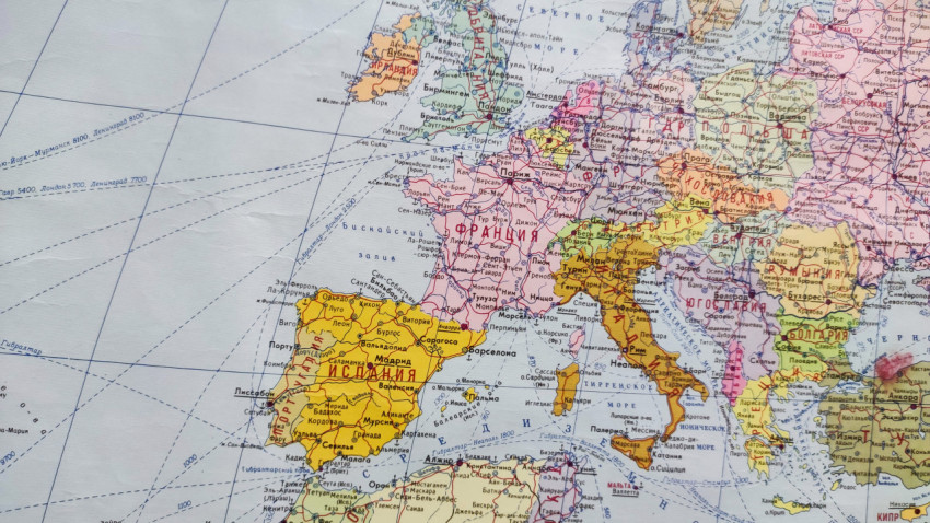 Фрагмент настенной карты с изображением Франции, Испании и Италии