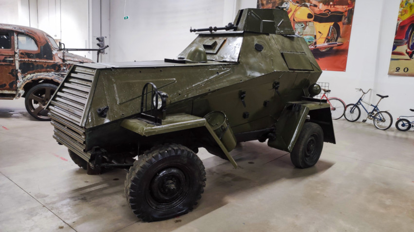 Лёгкий бронеавтомобиль БА-64, вид сбоку