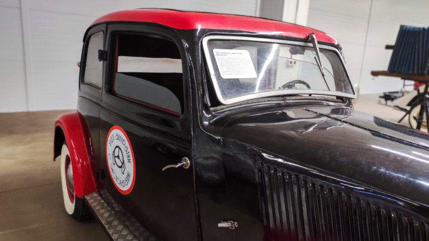 Adler Trumpf Junior 1932 года, вид спереди-сбоку